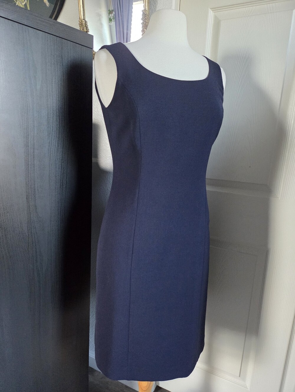 Tahari Navy Blue Pencil Dress Women's Size 4 Professional Back Slit Sleeveless